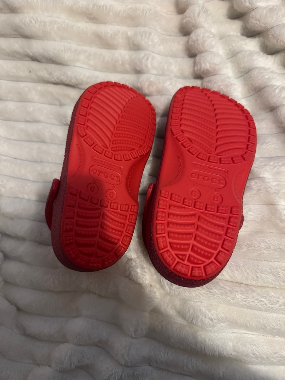 Crocs Classic Glitter Clog Unisex Red Color size available NWT - Picture 3 of 4